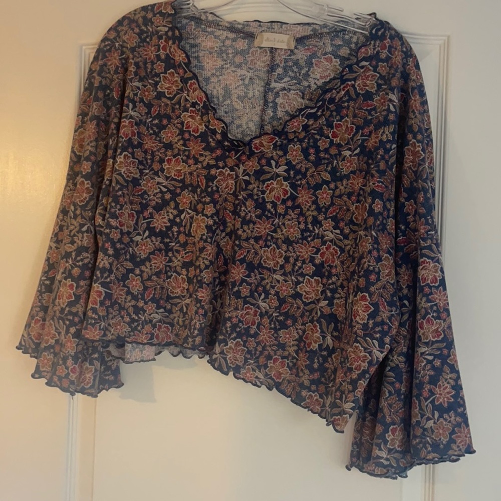 Altard state women’s long sleeve floral crop top